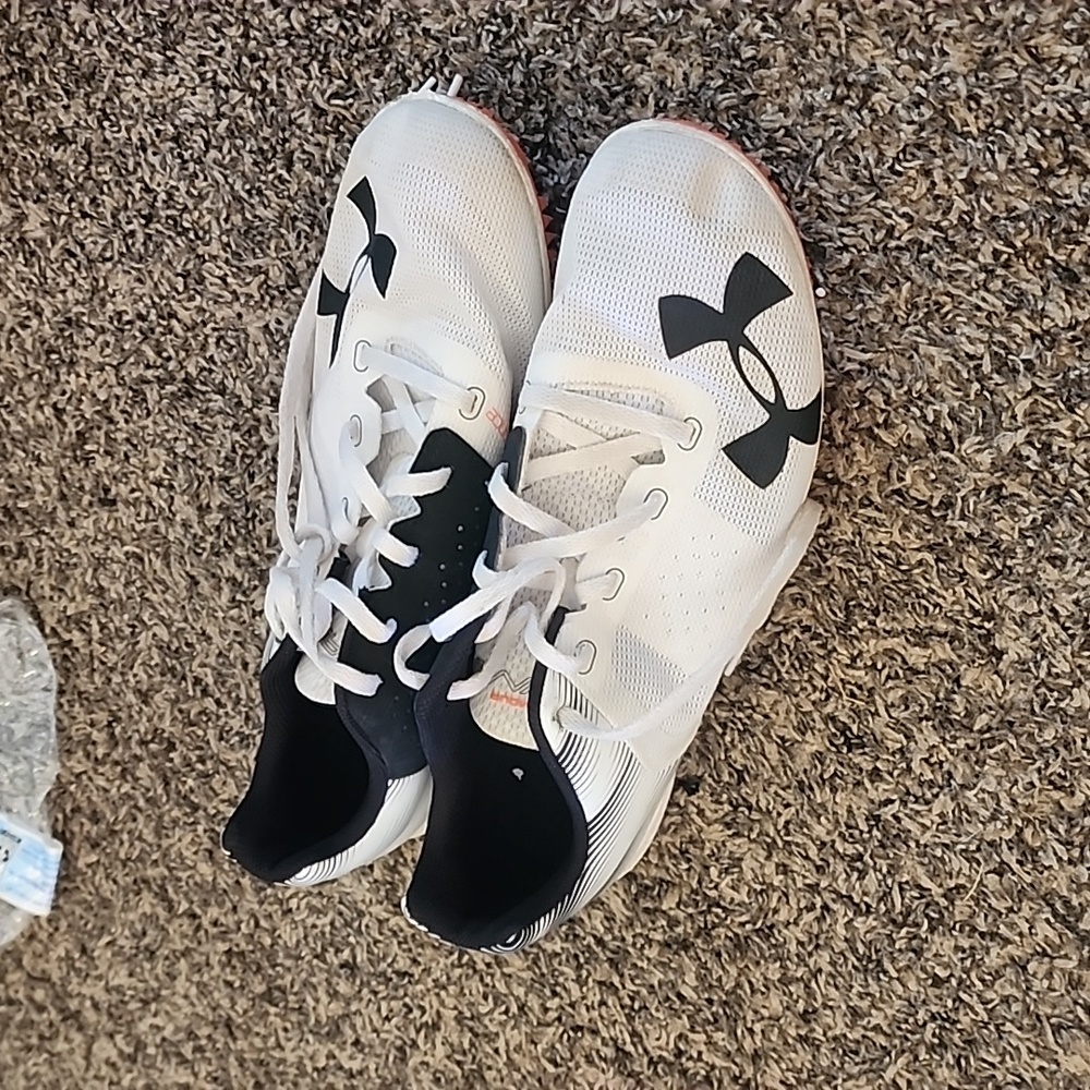 Mens size 10.5 track spikes
